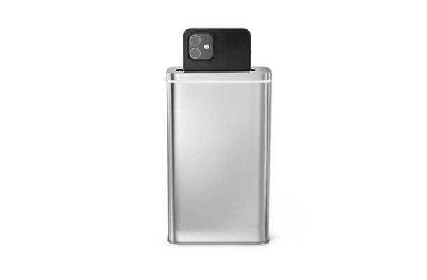 simplehuman Cleanstation effectively sterilizes your smartphone