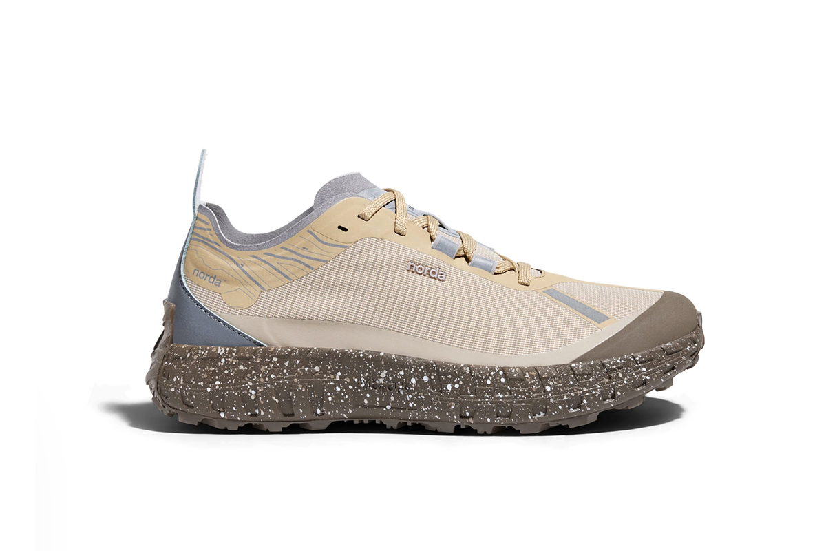 Norda 001 Regolith hiking shoe features an upper made from Dyneema fiber while its midsole and soleplate are both made of Vibram, a high-performance rubber. 