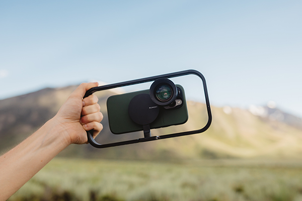 Moment T-Series circular aftermarket lens accessory that fits onto a Smartphone available in six sizes, producing images that rival those of an ultra-HD camera