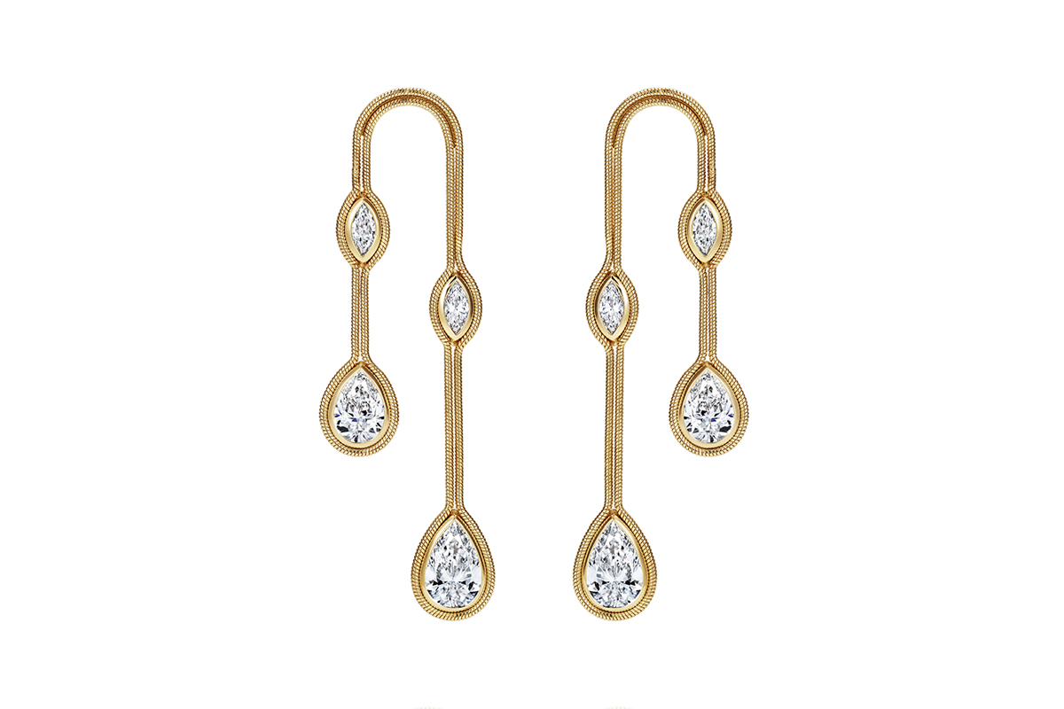 6.17 carat Fernando Jorge white diamond chain drop earrings encased in yellow-gold with a distinct sculptural signature finish that is both elegant and modern.